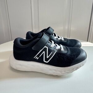New Balance Kids 520 v8 Bungee Lace Sneaker - Size 9.5